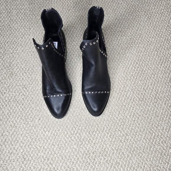 Steve Madden Conspire Leather Black Studded Ankle Booties 7 - Picture 3 of 5